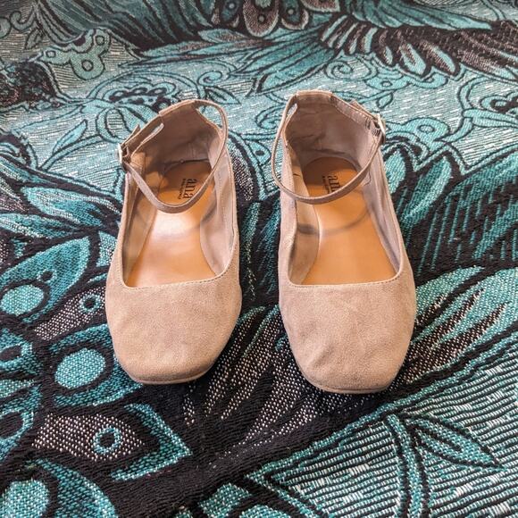 Suede Flats with Ankle Strap SZ 9 from ANA Taupe/Beige - Picture 1 of 4
